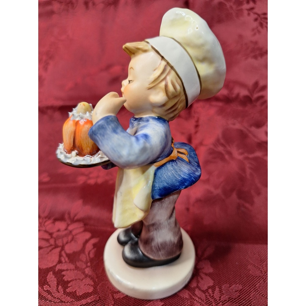 Goebel Hummel Figurine 128 Baker Boy Chef Bake to Perfection W‎ Germany TMK-6 - Picture 3 of 10